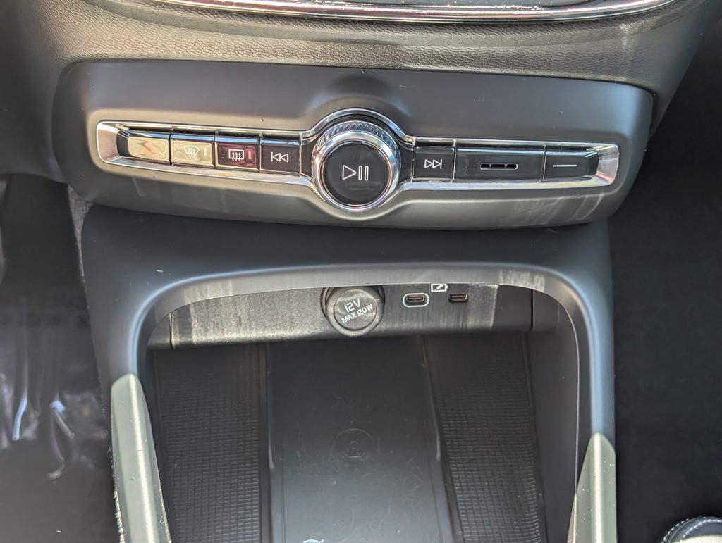 2024 Volvo XC40 B5 Plus Bright Theme Hunt Valley MD
