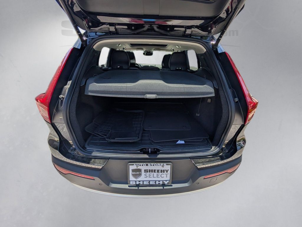 2024 Volvo XC40 B5 Plus Bright Theme Hunt Valley MD