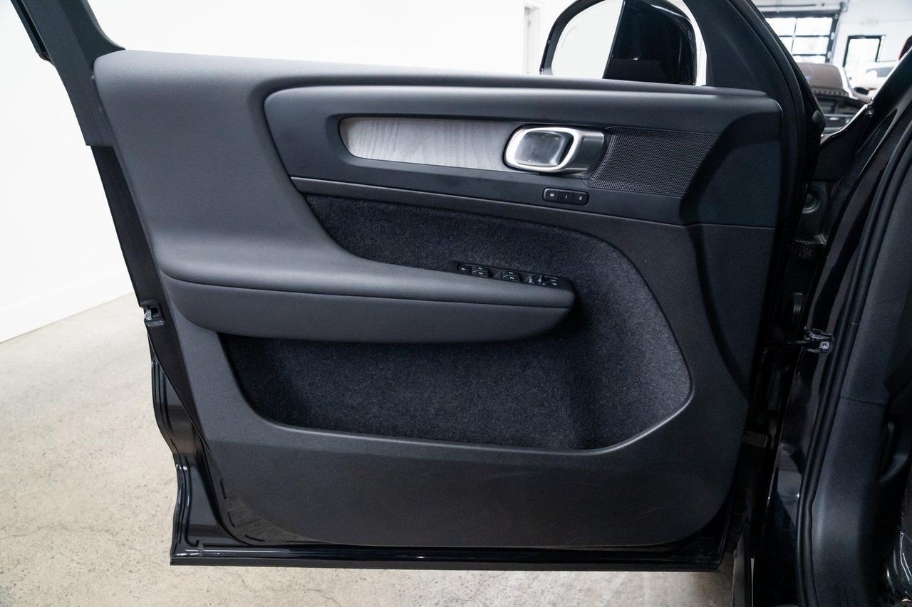 2024 Volvo XC40 B5 Plus Dark Theme Heated Seats Portland OR
