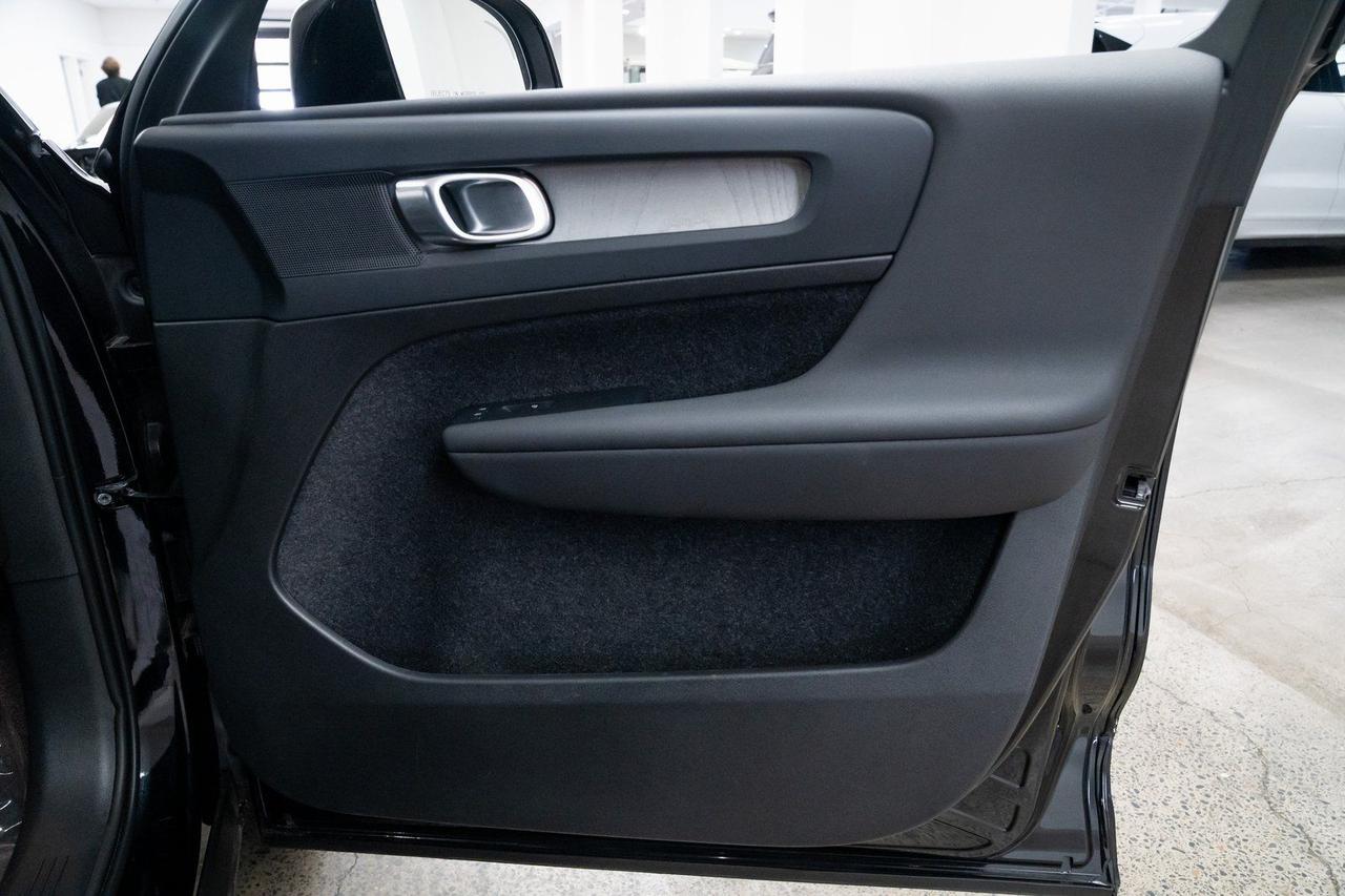 2024 Volvo XC40 B5 Plus Dark Theme Heated Seats Portland OR