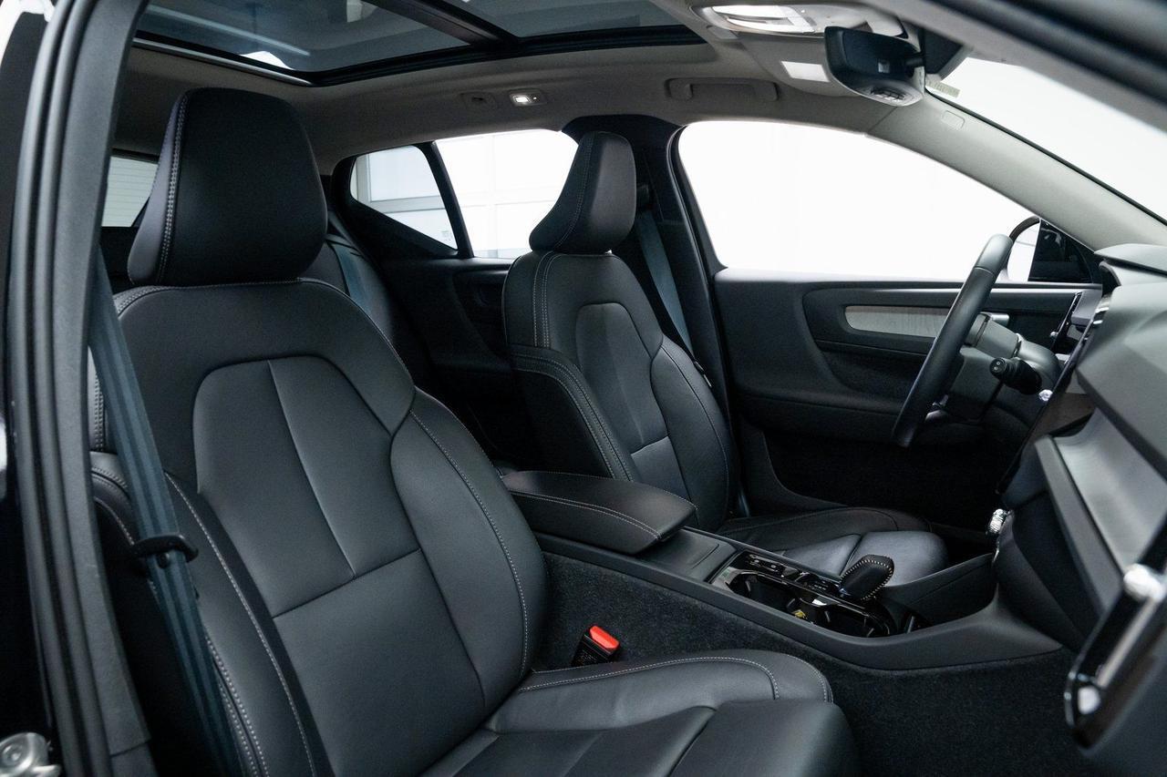 2024 Volvo XC40 B5 Plus Dark Theme Heated Seats Portland OR