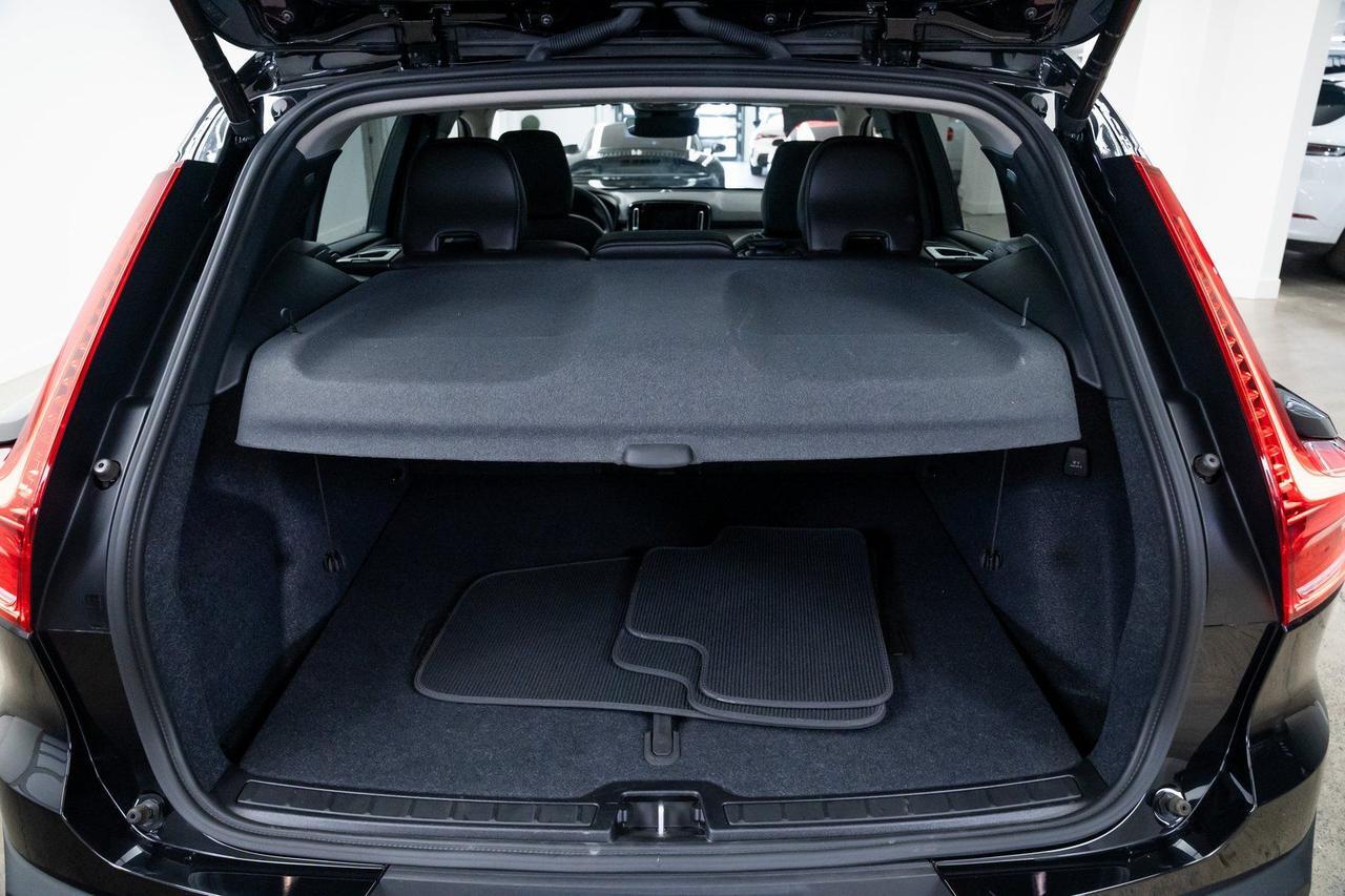 2024 Volvo XC40 B5 Plus Dark Theme Heated Seats Portland OR