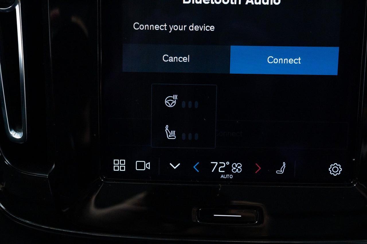 2024 Volvo XC40 B5 Plus Dark Theme Heated Seats Portland OR