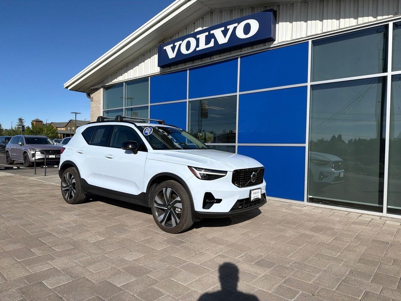 2024 Volvo XC40 B5 Plus Dark Theme