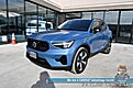 2024 Volvo XC40 Core / Dark Theme / AWD / Power & Heated Leather Seats / Panoramic Sunroof / Navigat