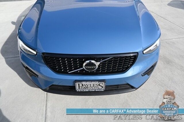 2024 Volvo XC40 Core / Dark Theme / AWD / Power & Heated Leather Seats / Panoramic Sunroof / Navigation / Apple CarPlay & Android Auto / Backup Camera / Lane Departure & Blind Spot Alert / Keyless Entry & Start / 30 MPG / 1-Owner Anchorage AK