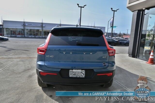 2024 Volvo XC40 Core / Dark Theme / AWD / Power & Heated Leather Seats / Panoramic Sunroof / Navigation / Apple CarPlay & Android Auto / Backup Camera / Lane Departure & Blind Spot Alert / Keyless Entry & Start / 30 MPG / 1-Owner Anchorage AK