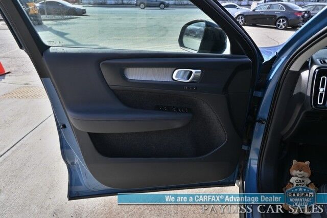 2024 Volvo XC40 Core / Dark Theme / AWD / Power & Heated Leather Seats / Panoramic Sunroof / Navigation / Apple CarPlay & Android Auto / Backup Camera / Lane Departure & Blind Spot Alert / Keyless Entry & Start / 30 MPG / 1-Owner Anchorage AK