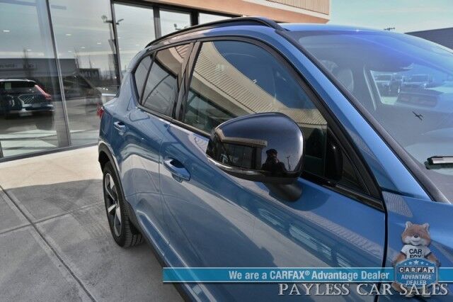 2024 Volvo XC40 Core / Dark Theme / AWD / Power & Heated Leather Seats / Panoramic Sunroof / Navigation / Apple CarPlay & Android Auto / Backup Camera / Lane Departure & Blind Spot Alert / Keyless Entry & Start / 30 MPG / 1-Owner Anchorage AK