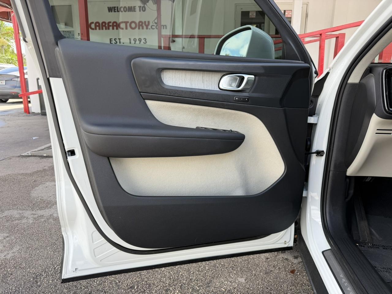 2024 Volvo XC40 Plus Bright Theme Hollywood FL