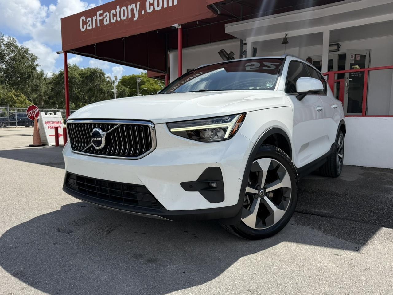 2024 Volvo XC40 B5 Plus Bright AWD's photo