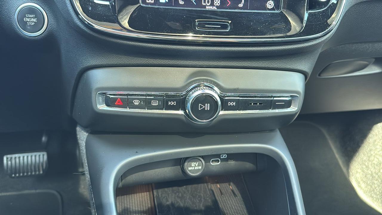 2024 Volvo XC40 Plus Bright Theme San Antonio TX
