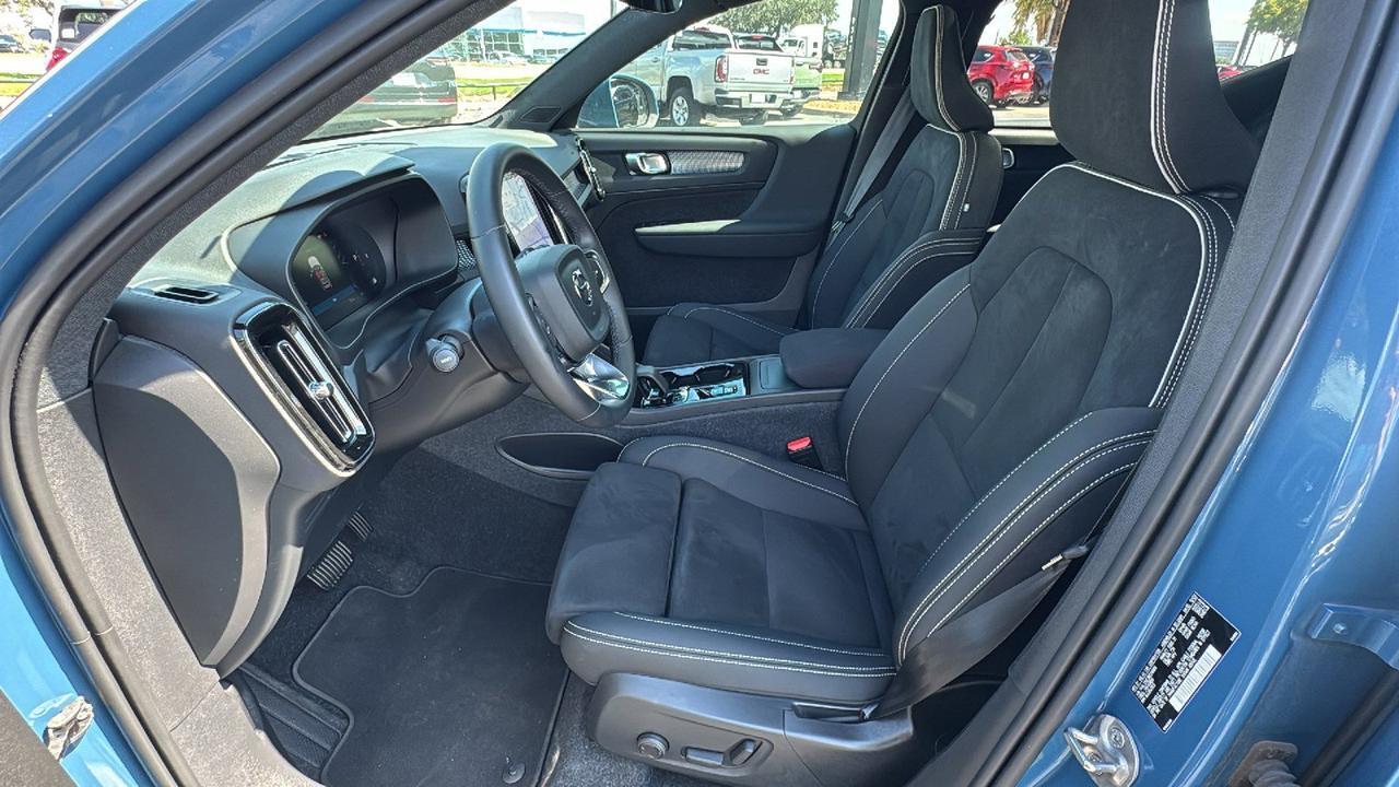 2024 Volvo XC40 Plus Bright Theme San Antonio TX