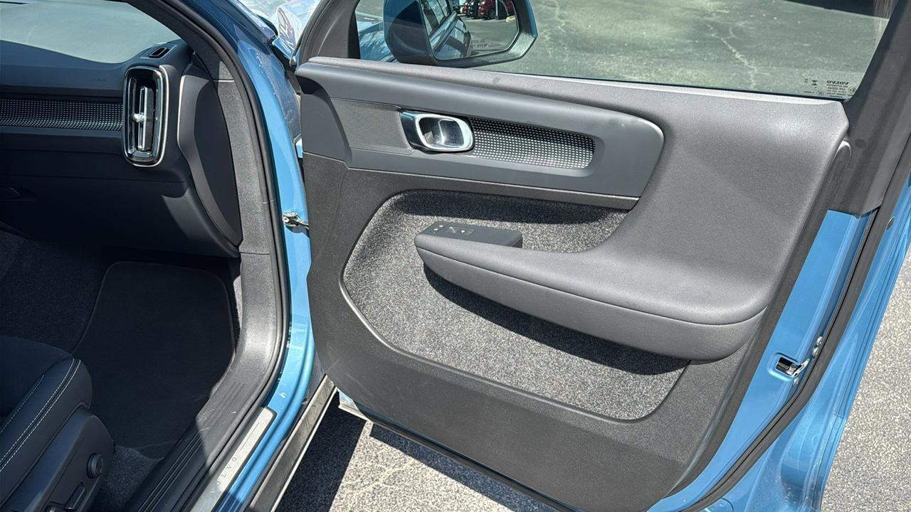 2024 Volvo XC40 Plus Bright Theme San Antonio TX