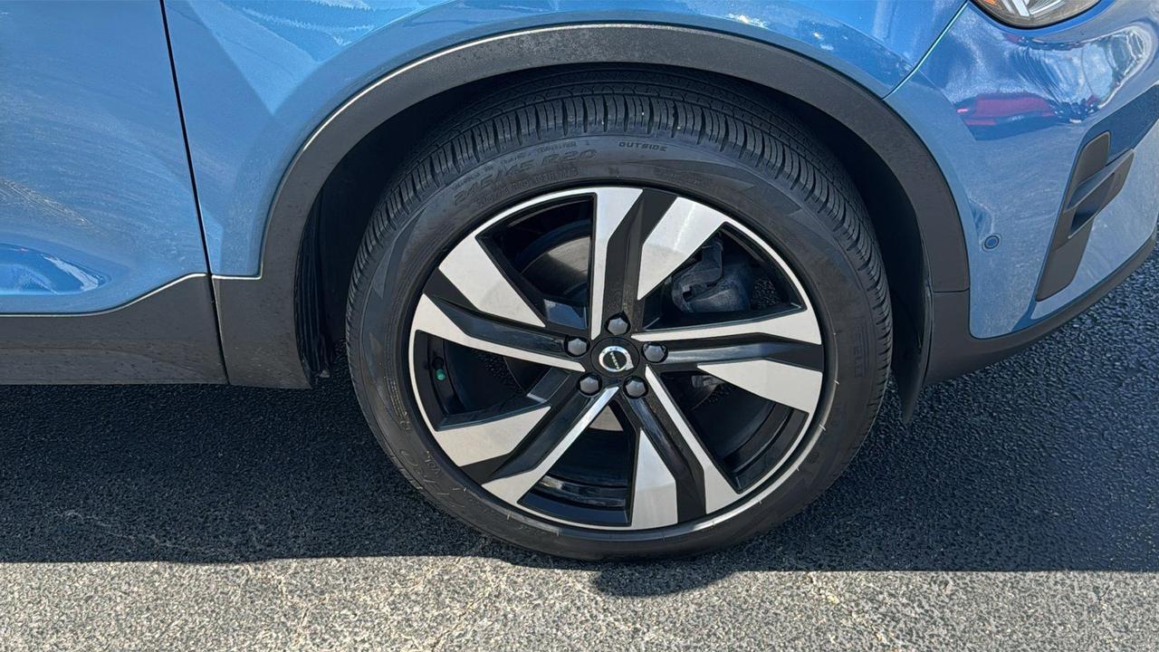 2024 Volvo XC40 Plus Bright Theme San Antonio TX