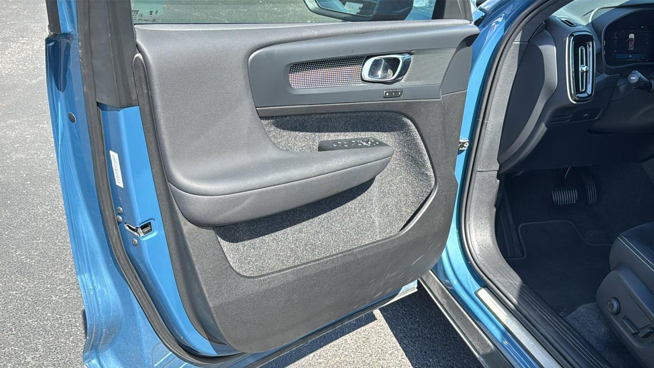 2024 Volvo XC40 Plus Bright Theme San Antonio TX