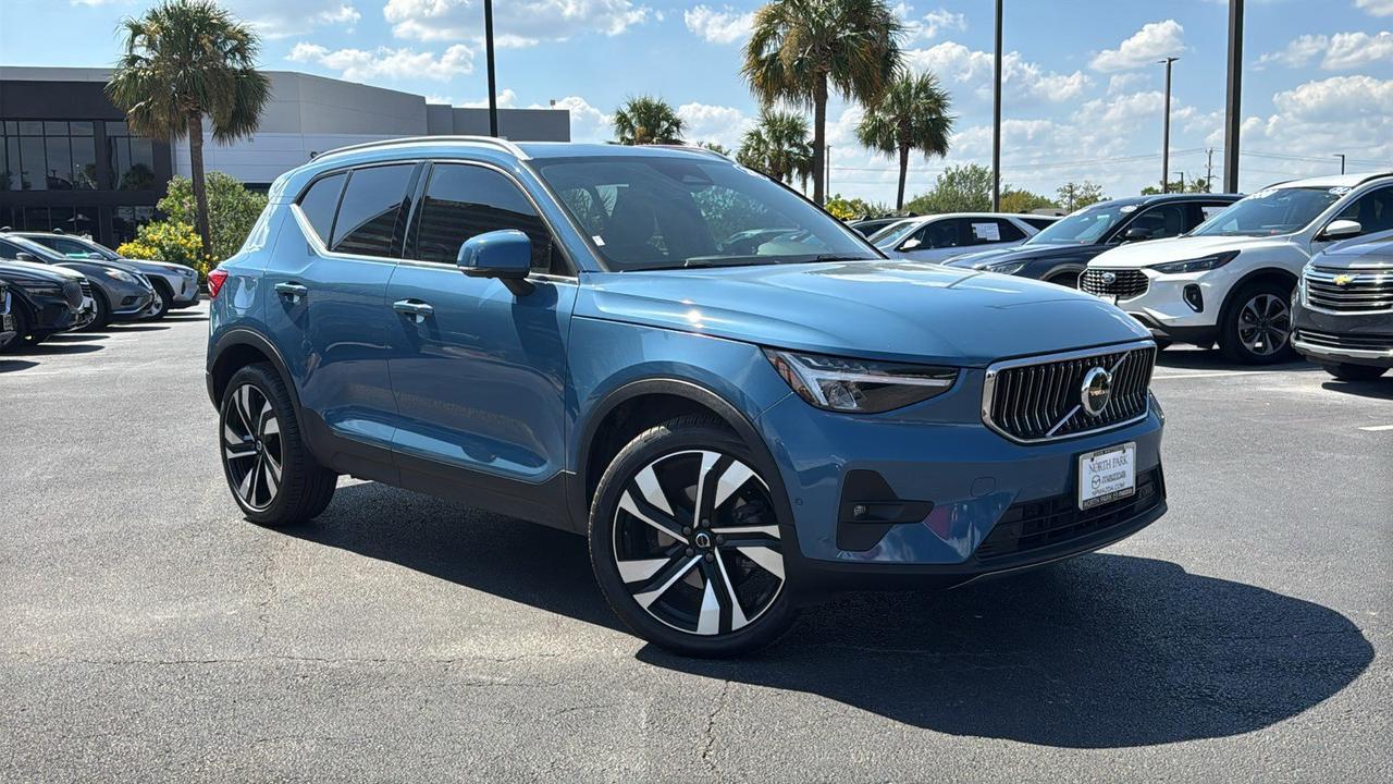 2024 Volvo XC40 Plus Bright Theme