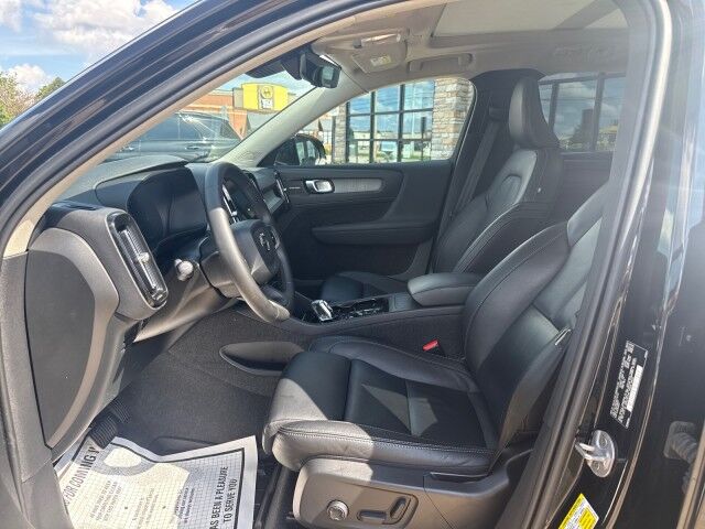 2024 Volvo XC40 Plus Bright Theme Springfield IL