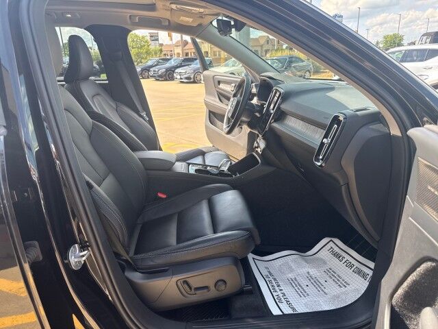2024 Volvo XC40 Plus Bright Theme Springfield IL
