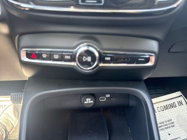 2024 Volvo XC40 Plus Bright Theme Springfield IL