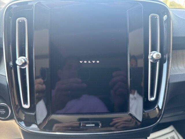 2024 Volvo XC40 Plus Bright Theme Springfield IL
