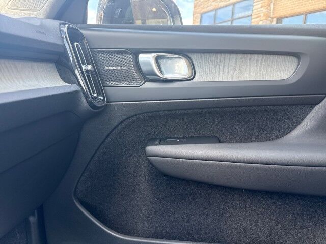 2024 Volvo XC40 Plus Bright Theme Springfield IL