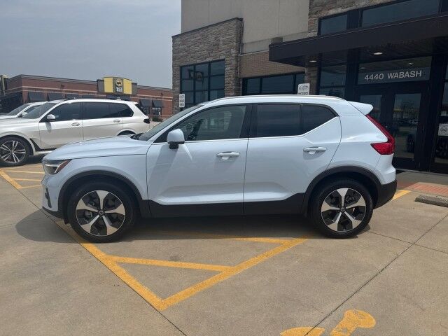 2024 Volvo XC40 Plus Bright Theme
