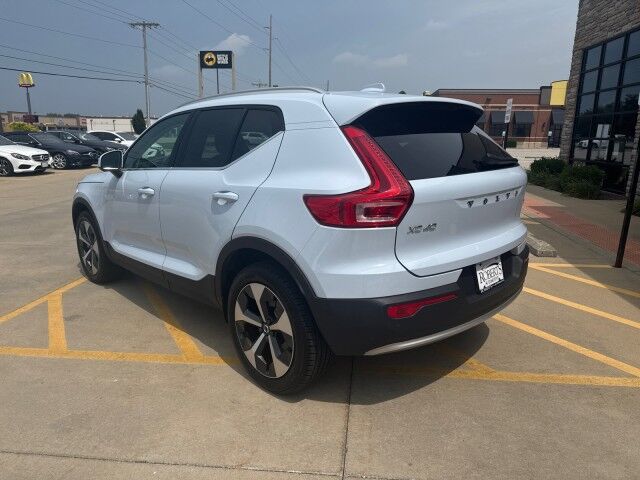 2024 Volvo XC40 Plus Bright Theme