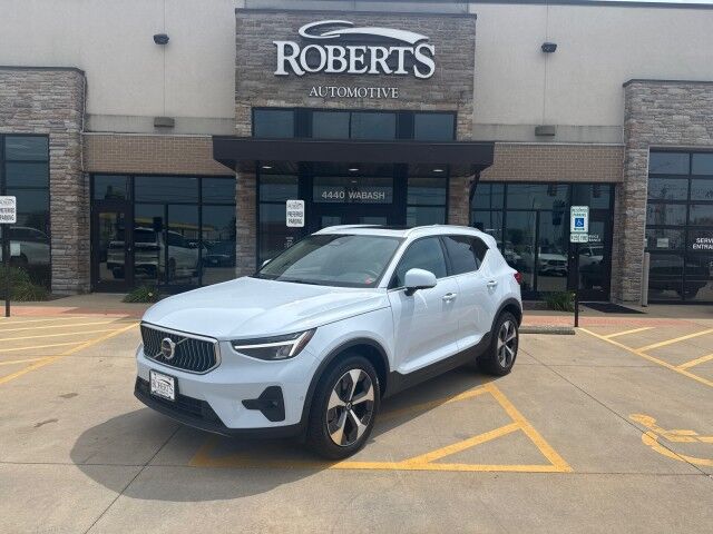 2024 Volvo XC40 Plus Bright Theme