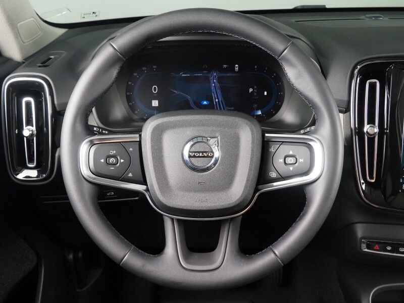 2024 Volvo XC40 Plus Dark Theme AWD *NAVIGATION, SAFETY ALERTS, 360 VIEW CAMERAS, PANORAMA MOONROOF, HEATED SEATS/STEERING, POWER LIFTGATE, KEYLESS ENTRY, PARK ASSIST, 20 INCH WHEELS, APPLE CARPLAY Round Rock TX