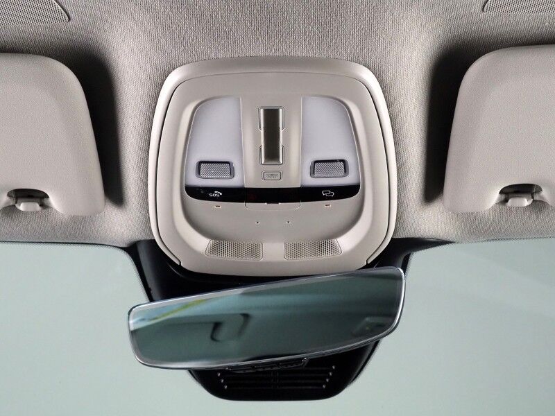 2024 Volvo XC40 Plus Dark Theme AWD *NAVIGATION, SAFETY ALERTS, 360 VIEW CAMERAS, PANORAMA MOONROOF, HEATED SEATS/STEERING, POWER LIFTGATE, KEYLESS ENTRY, PARK ASSIST, 20 INCH WHEELS, APPLE CARPLAY Round Rock TX