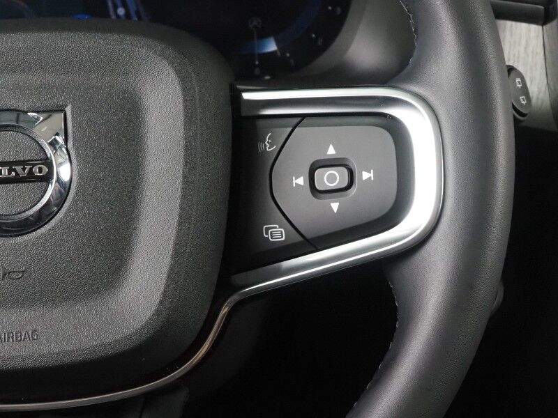 2024 Volvo XC40 Plus Dark Theme AWD *NAVIGATION, SAFETY ALERTS, 360 VIEW CAMERAS, PANORAMA MOONROOF, HEATED SEATS/STEERING, POWER LIFTGATE, KEYLESS ENTRY, PARK ASSIST, 20 INCH WHEELS, APPLE CARPLAY Round Rock TX