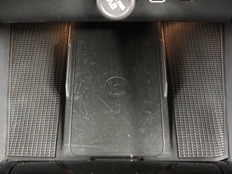 2024 Volvo XC40 Plus Dark Theme AWD *NAVIGATION, SAFETY ALERTS, 360 VIEW CAMERAS, PANORAMA MOONROOF, HEATED SEATS/STEERING, POWER LIFTGATE, KEYLESS ENTRY, PARK ASSIST, 20 INCH WHEELS, APPLE CARPLAY Round Rock TX