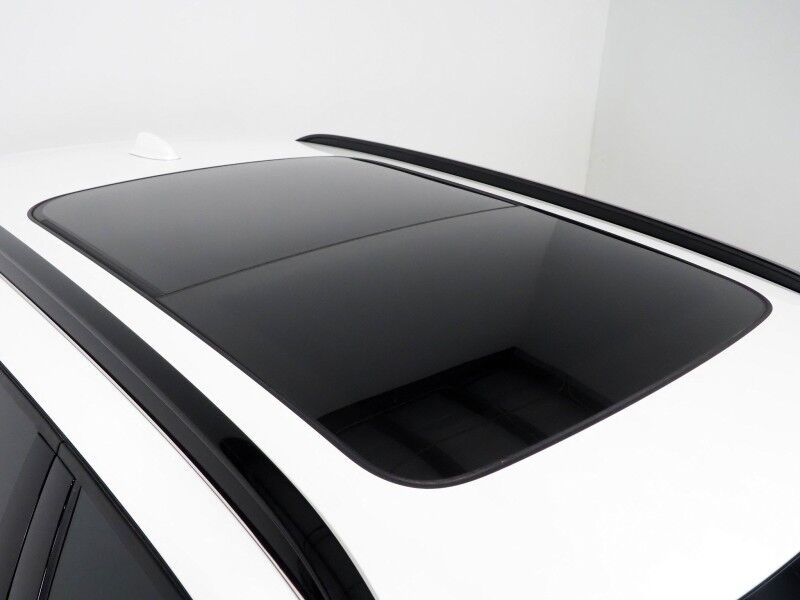 2024 Volvo XC40 Plus Dark Theme AWD *NAVIGATION, SAFETY ALERTS, 360 VIEW CAMERAS, PANORAMA MOONROOF, HEATED SEATS/STEERING, POWER LIFTGATE, KEYLESS ENTRY, PARK ASSIST, 20 INCH WHEELS, APPLE CARPLAY Round Rock TX