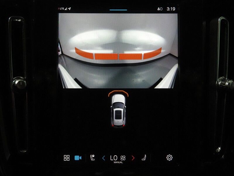 2024 Volvo XC40 Plus Dark Theme AWD *NAVIGATION, SAFETY ALERTS, 360 VIEW CAMERAS, PANORAMA MOONROOF, HEATED SEATS/STEERING, POWER LIFTGATE, KEYLESS ENTRY, PARK ASSIST, 20 INCH WHEELS, APPLE CARPLAY Round Rock TX