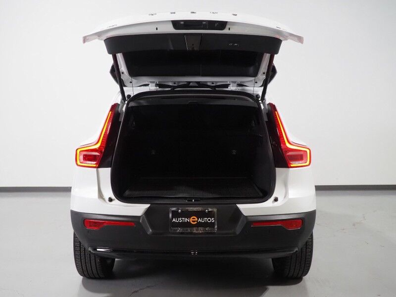 2024 Volvo XC40 Plus Dark Theme AWD *NAVIGATION, SAFETY ALERTS, 360 VIEW CAMERAS, PANORAMA MOONROOF, HEATED SEATS/STEERING, POWER LIFTGATE, KEYLESS ENTRY, PARK ASSIST, 20 INCH WHEELS, APPLE CARPLAY Round Rock TX