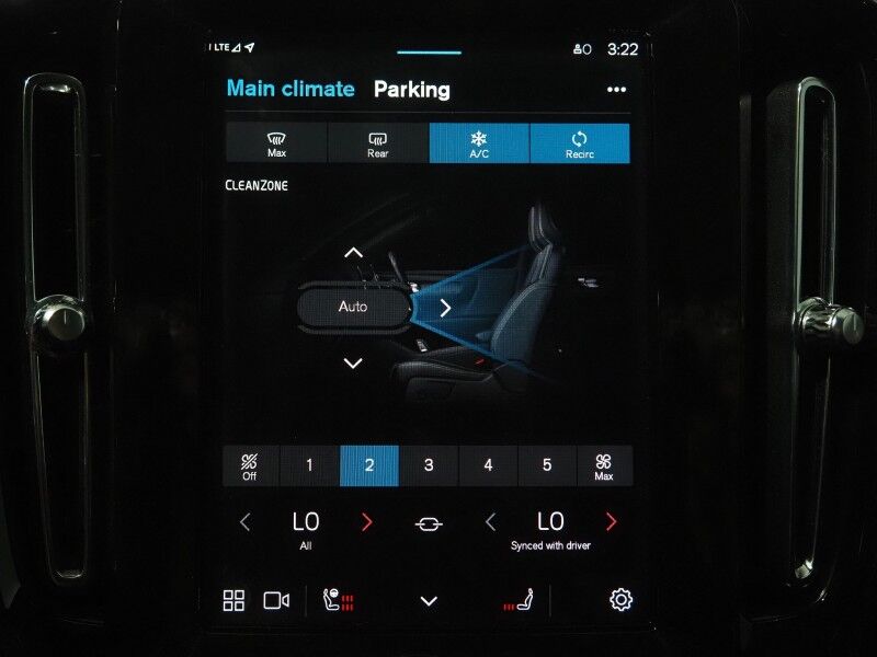 2024 Volvo XC40 Plus Dark Theme AWD *NAVIGATION, SAFETY ALERTS, 360 VIEW CAMERAS, PANORAMA MOONROOF, HEATED SEATS/STEERING, POWER LIFTGATE, KEYLESS ENTRY, PARK ASSIST, 20 INCH WHEELS, APPLE CARPLAY Round Rock TX