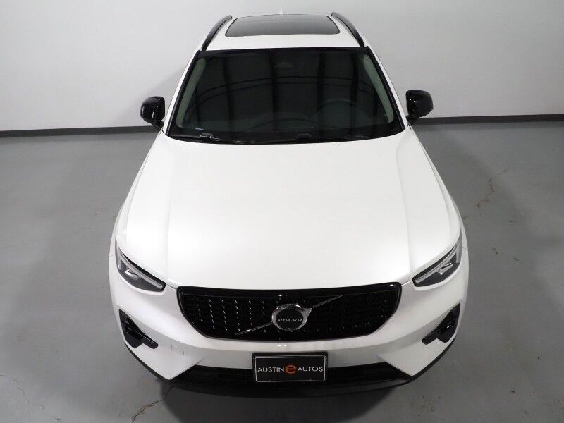 2024 Volvo XC40 Plus Dark Theme AWD *NAVIGATION, SAFETY ALERTS, 360 VIEW CAMERAS, PANORAMA MOONROOF, HEATED SEATS/STEERING, POWER LIFTGATE, KEYLESS ENTRY, PARK ASSIST, 20 INCH WHEELS, APPLE CARPLAY Round Rock TX