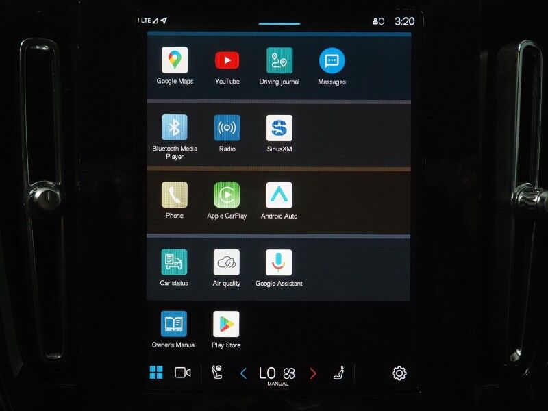 2024 Volvo XC40 Plus Dark Theme AWD *NAVIGATION, SAFETY ALERTS, 360 VIEW CAMERAS, PANORAMA MOONROOF, HEATED SEATS/STEERING, POWER LIFTGATE, KEYLESS ENTRY, PARK ASSIST, 20 INCH WHEELS, APPLE CARPLAY Round Rock TX