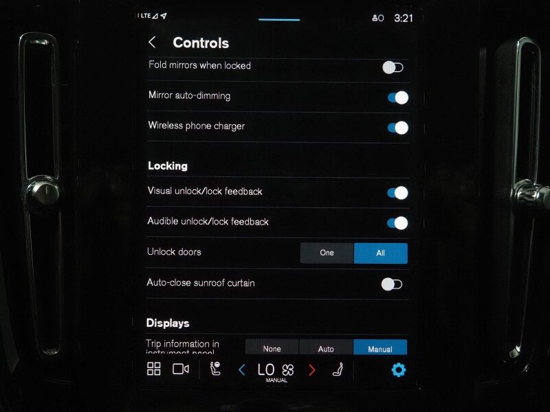 2024 Volvo XC40 Plus Dark Theme AWD *NAVIGATION, SAFETY ALERTS, 360 VIEW CAMERAS, PANORAMA MOONROOF, HEATED SEATS/STEERING, POWER LIFTGATE, KEYLESS ENTRY, PARK ASSIST, 20 INCH WHEELS, APPLE CARPLAY Round Rock TX