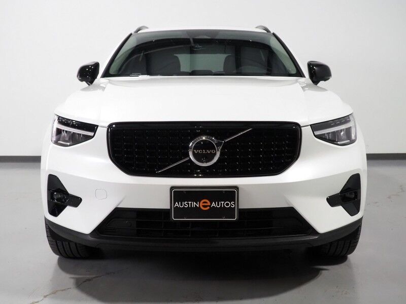 2024 Volvo XC40 Plus Dark Theme AWD *NAVIGATION, SAFETY ALERTS, 360 VIEW CAMERAS, PANORAMA MOONROOF, HEATED SEATS/STEERING, POWER LIFTGATE, KEYLESS ENTRY, PARK ASSIST, 20 INCH WHEELS, APPLE CARPLAY Round Rock TX