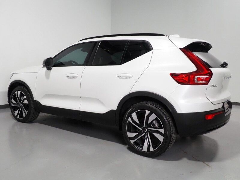2024 Volvo XC40 Plus Dark Theme AWD *NAVIGATION, SAFETY ALERTS, 360 VIEW CAMERAS, PANORAMA MOONROOF, HEATED SEATS/STEERING, POWER LIFTGATE, KEYLESS ENTRY, PARK ASSIST, 20 INCH WHEELS, APPLE CARPLAY Round Rock TX