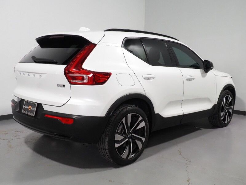 2024 Volvo XC40 Plus Dark Theme AWD *NAVIGATION, SAFETY ALERTS, 360 VIEW CAMERAS, PANORAMA MOONROOF, HEATED SEATS/STEERING, POWER LIFTGATE, KEYLESS ENTRY, PARK ASSIST, 20 INCH WHEELS, APPLE CARPLAY Round Rock TX