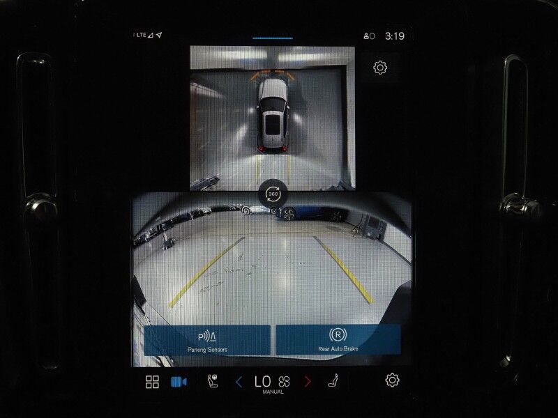 2024 Volvo XC40 Plus Dark Theme AWD *NAVIGATION, SAFETY ALERTS, 360 VIEW CAMERAS, PANORAMA MOONROOF, HEATED SEATS/STEERING, POWER LIFTGATE, KEYLESS ENTRY, PARK ASSIST, 20 INCH WHEELS, APPLE CARPLAY Round Rock TX