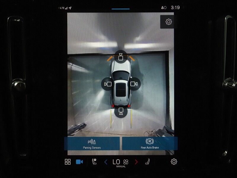 2024 Volvo XC40 Plus Dark Theme AWD *NAVIGATION, SAFETY ALERTS, 360 VIEW CAMERAS, PANORAMA MOONROOF, HEATED SEATS/STEERING, POWER LIFTGATE, KEYLESS ENTRY, PARK ASSIST, 20 INCH WHEELS, APPLE CARPLAY Round Rock TX