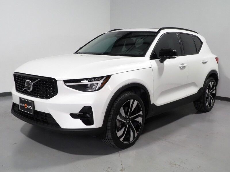 2024 Volvo XC40 Plus Dark Theme AWD *NAVIGATION, SAFETY ALERTS, 360 VIEW CAMERAS, PANORAMA MOONROOF, HEATED SEATS/STEERING, POWER LIFTGATE, KEYLESS ENTRY, PARK ASSIST, 20 INCH WHEELS, APPLE CARPLAY Round Rock TX