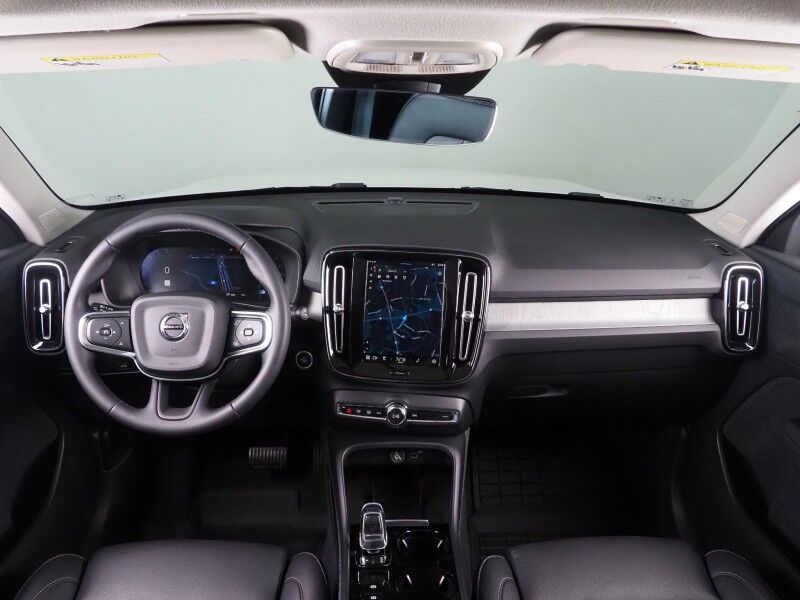 2024 Volvo XC40 Plus Dark Theme AWD *NAVIGATION, SAFETY ALERTS, 360 VIEW CAMERAS, PANORAMA MOONROOF, HEATED SEATS/STEERING, POWER LIFTGATE, KEYLESS ENTRY, PARK ASSIST, 20 INCH WHEELS, APPLE CARPLAY