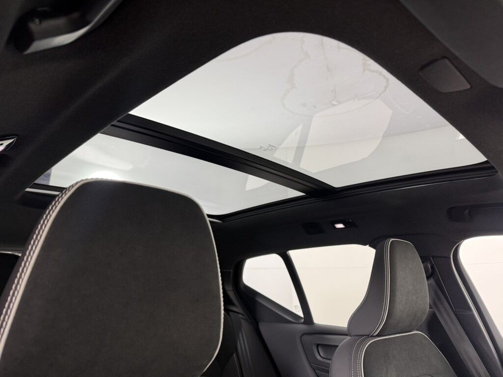 2024 Volvo XC40 Plus Dark Theme Maumee OH