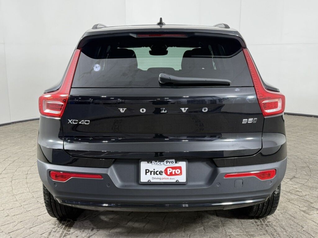 2024 Volvo XC40 Plus Dark Theme Maumee OH