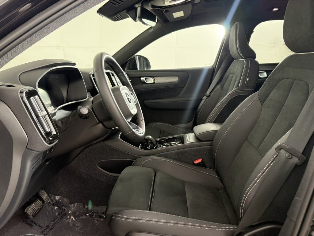 2024 Volvo XC40 Plus Dark Theme Maumee OH